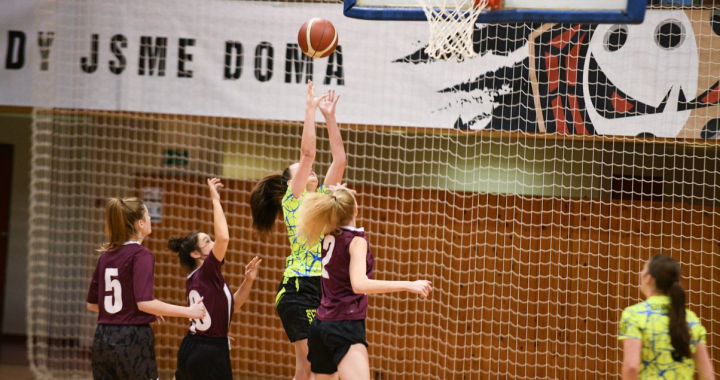 Dívky z pražského gymnázia se těší basketbalovému titulu!